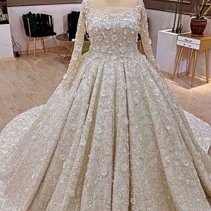 CUSTOM MADE NEVER WORN WEDDING GOWN